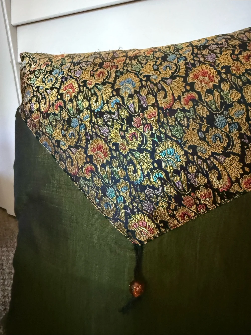 N/A green throw